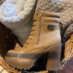 GBG tan work boots (sz 7.5)